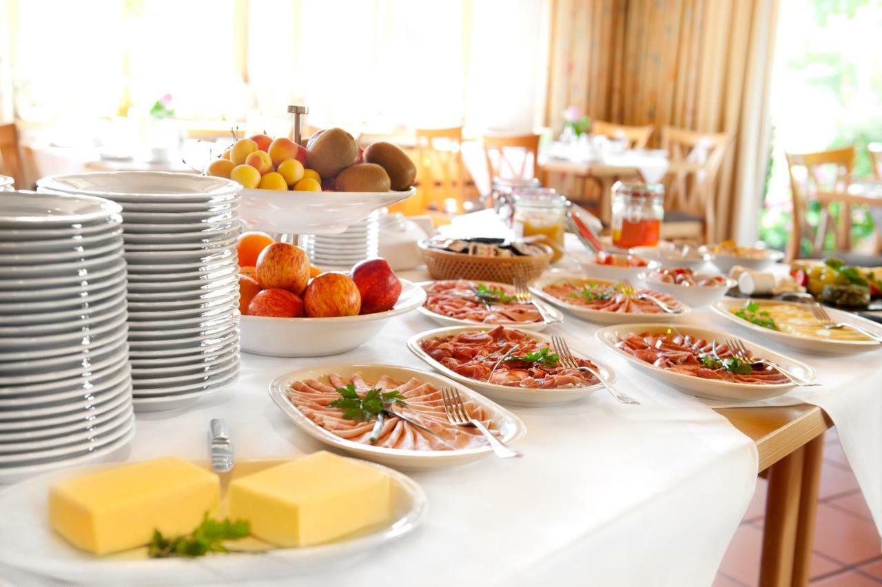 Hotel Gasthof Raab Швабах Екстериор снимка