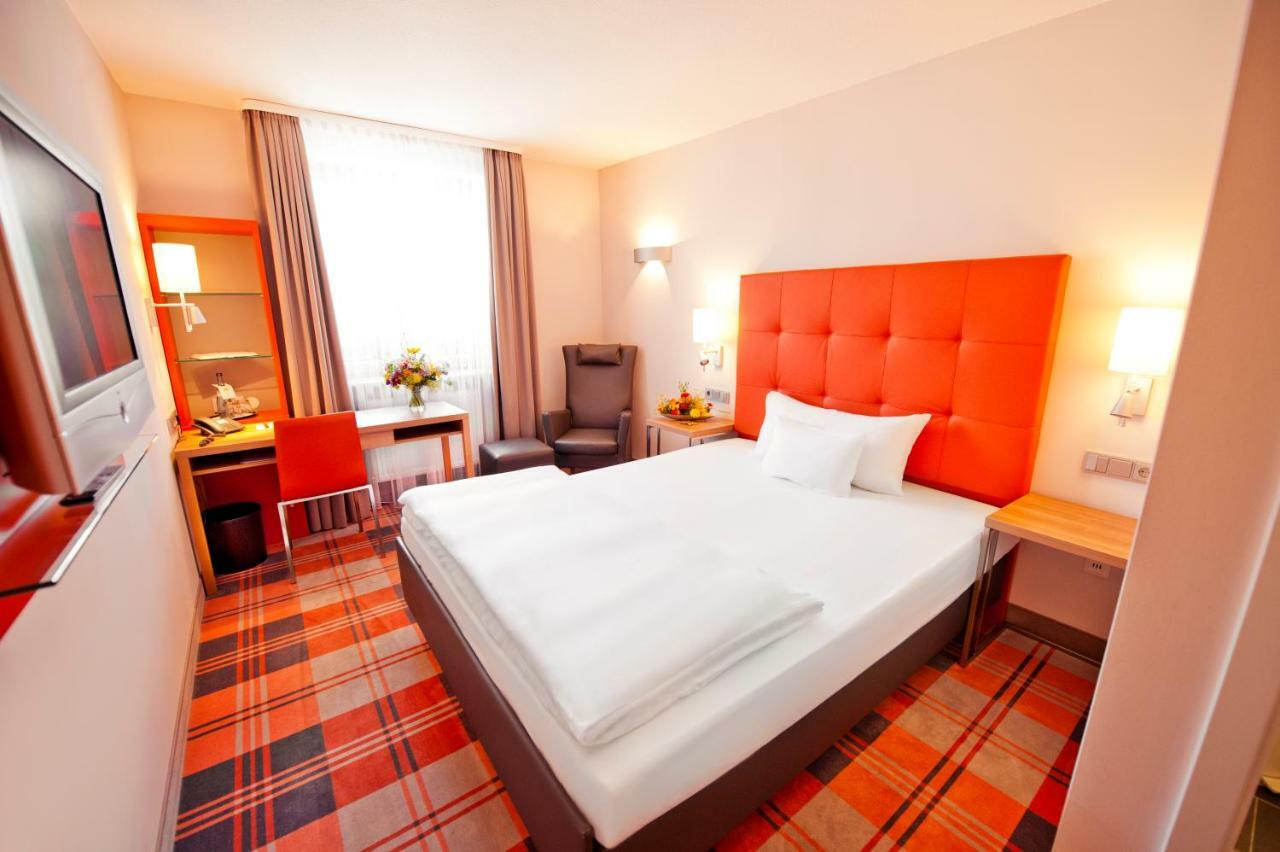 Hotel Gasthof Raab Швабах Екстериор снимка