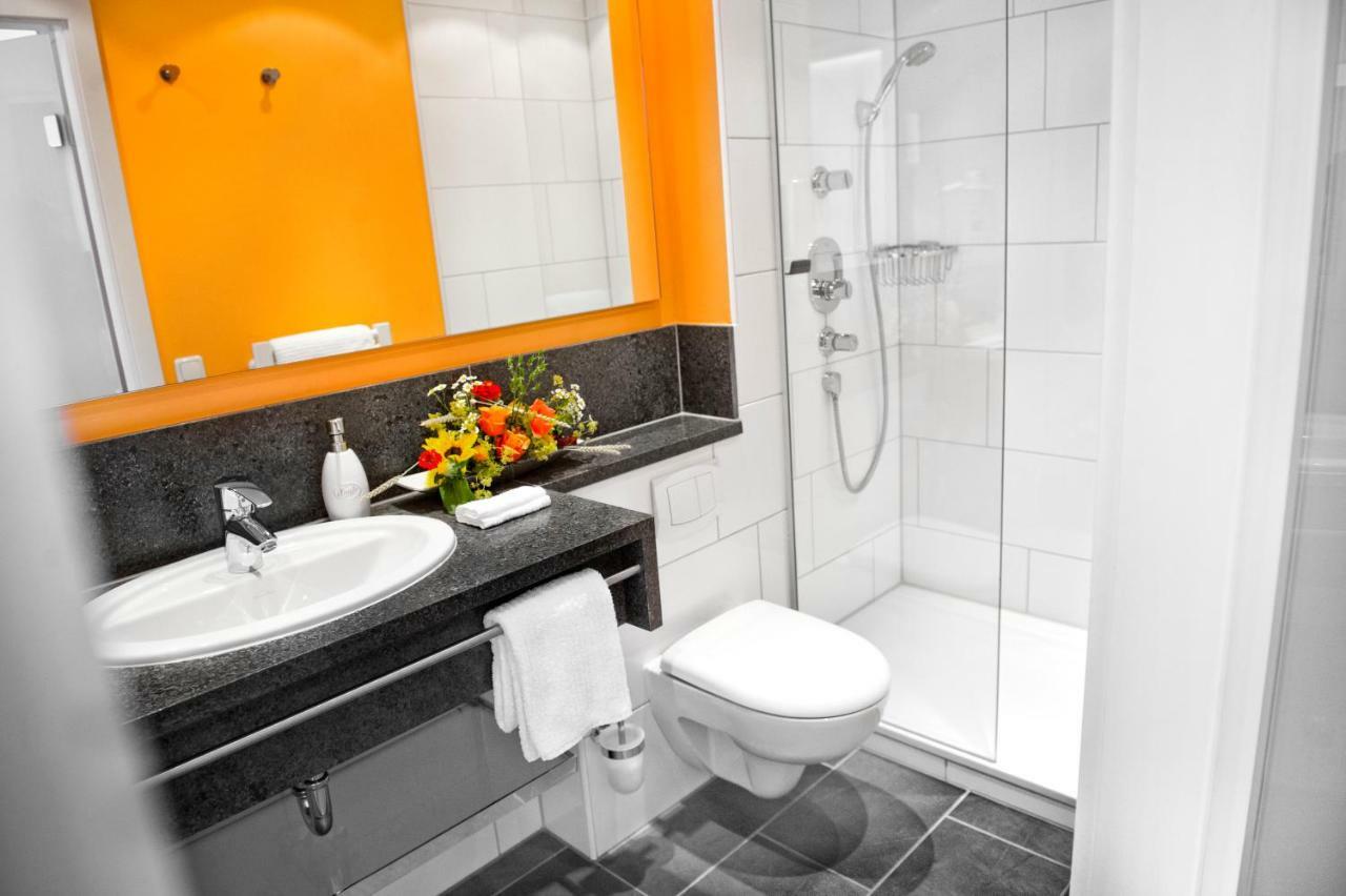 Hotel Gasthof Raab Швабах Екстериор снимка
