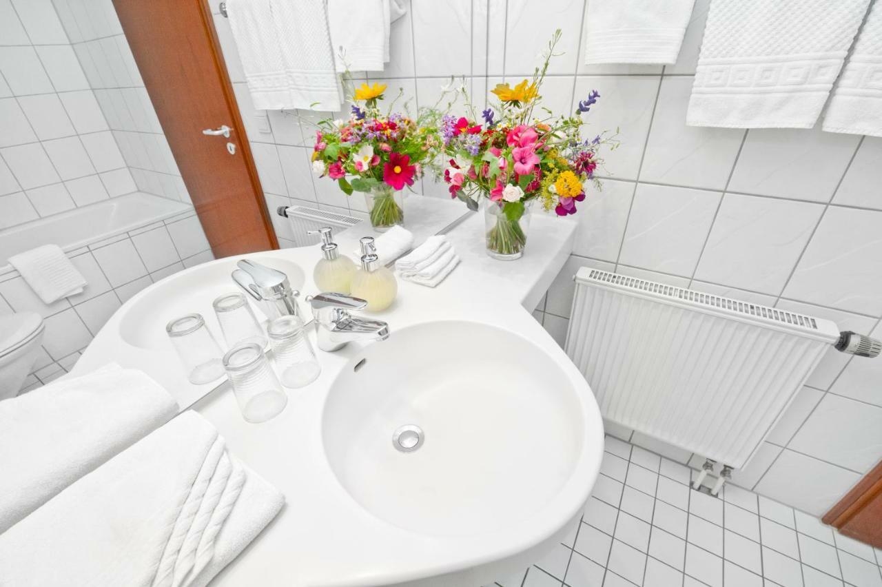 Hotel Gasthof Raab Швабах Екстериор снимка